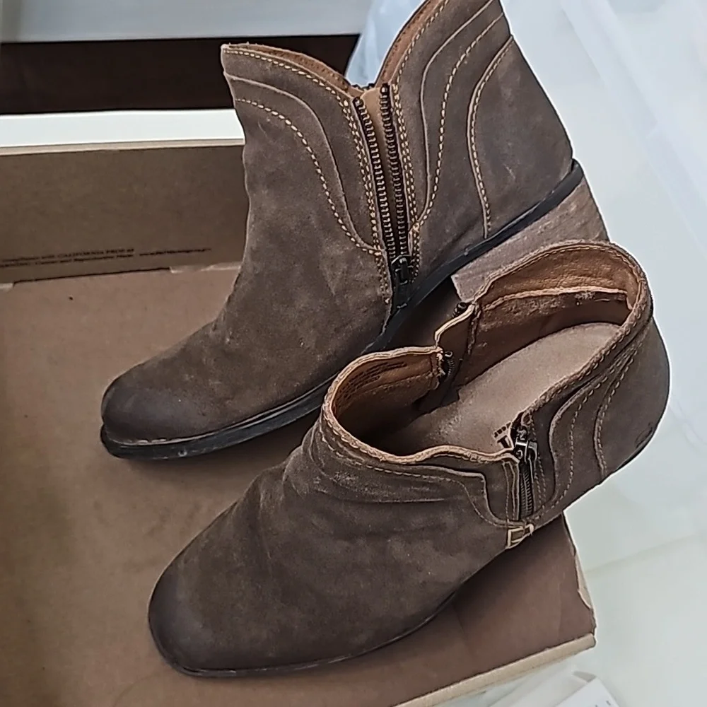 Born 11 M zip booties Malta ii brown taupe